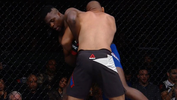 Francis Ngannou contre Anthony Hamilton