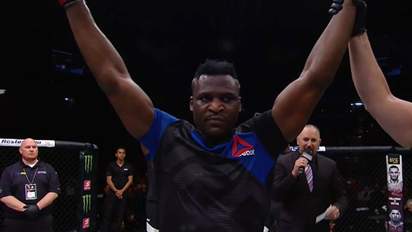 Francis Ngannou contre Anthony Hamilton