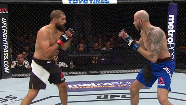 Court McGee contre Ben Saunders