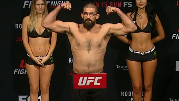 Court McGee contre Ben Saunders