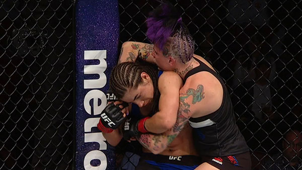 Tecia Torres contre Bec Rawlings