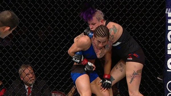 Tecia Torres contre Bec Rawlings