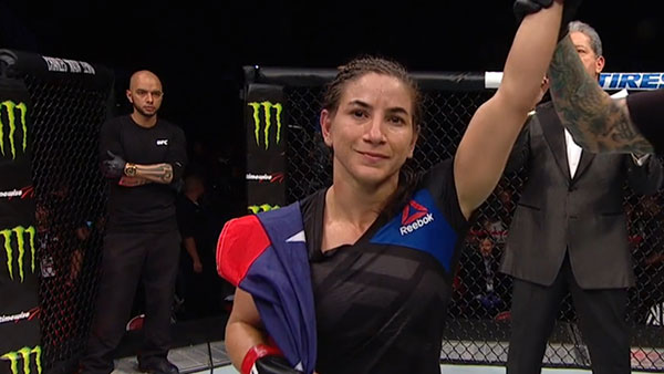 Tecia Torres contre Bec Rawlings