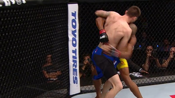 Alex Oliveira contre Tim Means