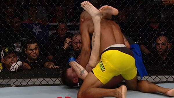 Alex Oliveira contre Tim Means