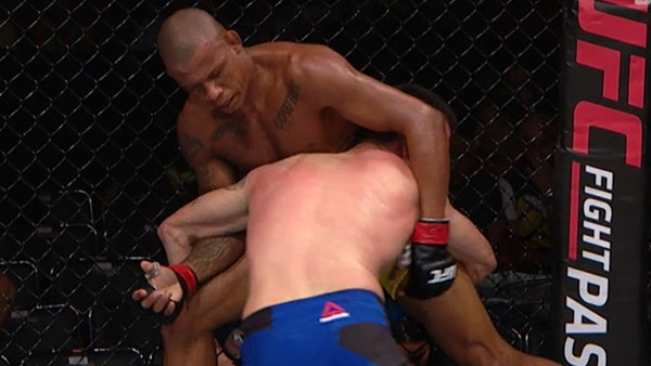 Alex Oliveira contre Tim Means