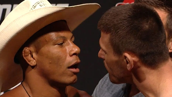 Alex Oliveira contre Tim Means