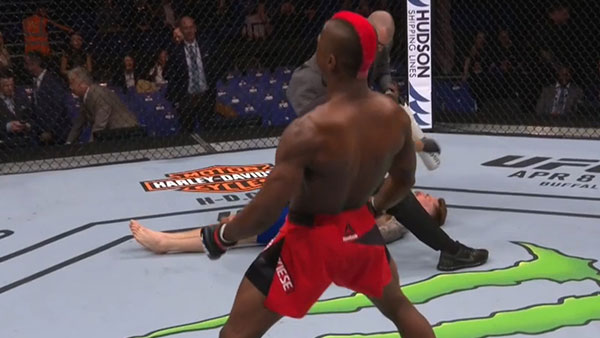 Marc Diakiese contre Teemu Packalen