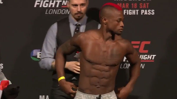 Marc Diakiese contre Teemu Packalen