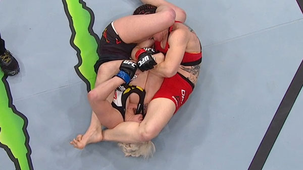 Alexis Davis contre Cindy Dandois