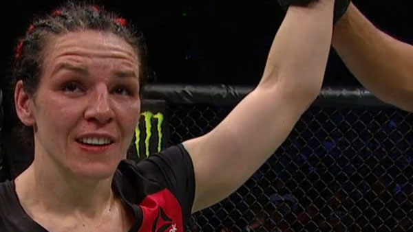 Alexis Davis contre Cindy Dandois