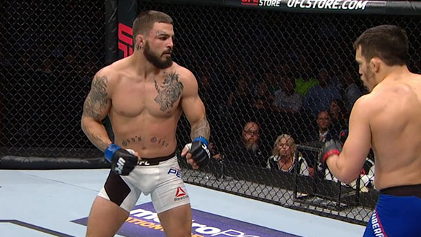 Jake Ellenberger contre Mike Perry