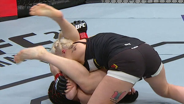 Alexis Davis contre Cindy Dandois