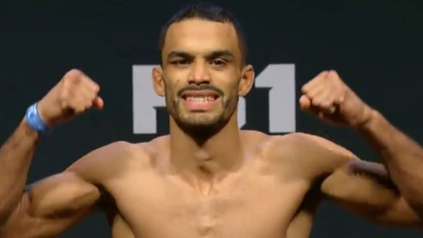 Rob Font contre Joey Gomez