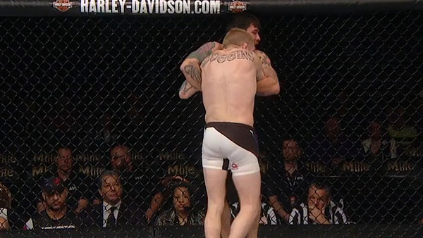 Justin Scoggins contre Ray Borg