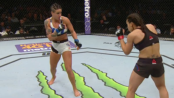 Marion Reneau contre Ashlee Evans-Smith