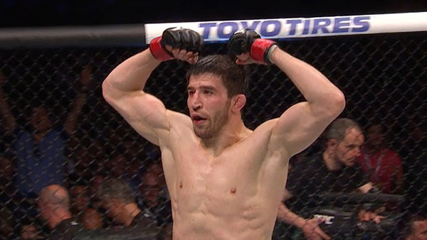 Rustam Khabilov contre Chris Wade