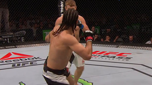 Elias Theodorou contre Sam Alvey