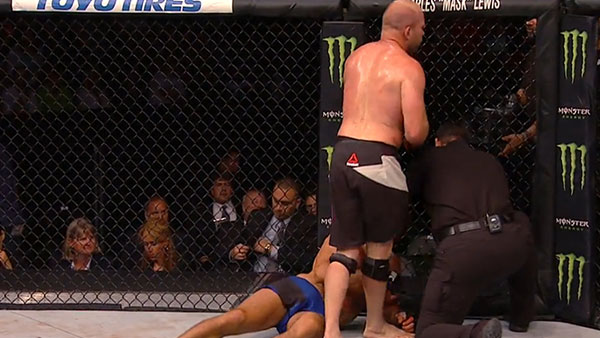 Tim Boetsch contre Josh Samman