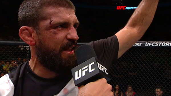 Court McGee contre Dominique Steele