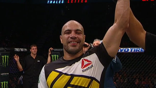 Thales Leites contre Chris Camozzi