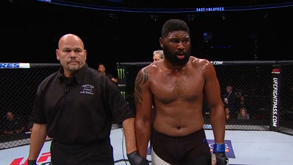 Cody East contre Curtis Blaydes