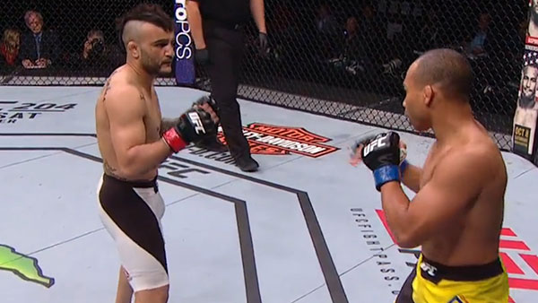 John Lineker contre John Dodson