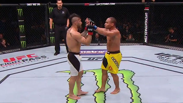 John Lineker contre John Dodson