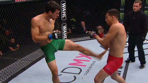 Martin Bravo contre Claudio Puelles