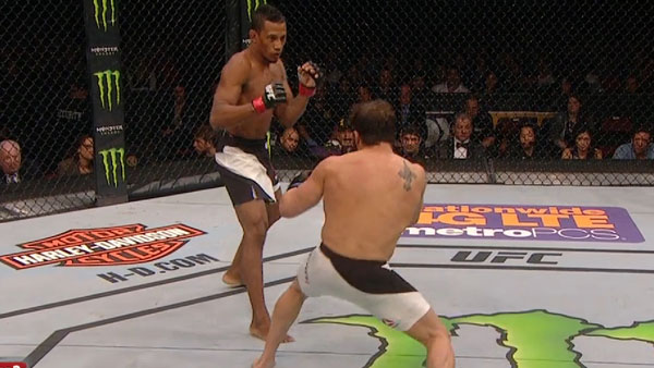 Iuri Alcantara contre Jimmie Rivera