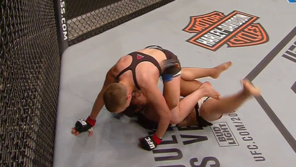 Rose Namajunas contre Tecia Torres