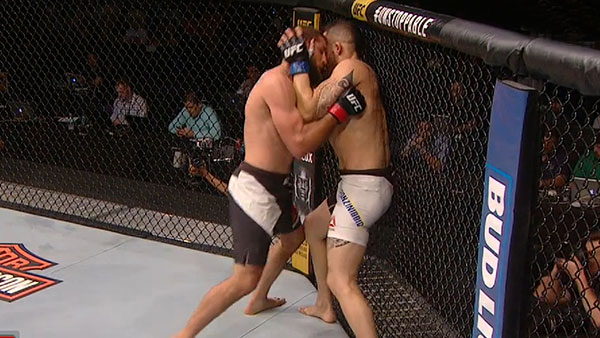 Court McGee contre Santiago Ponzinibbio