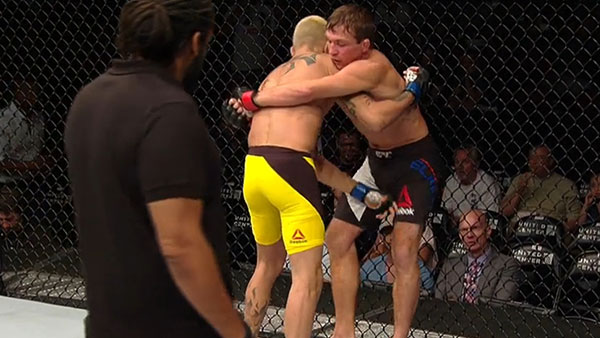 Darren Elkins contre Godofredo Castro