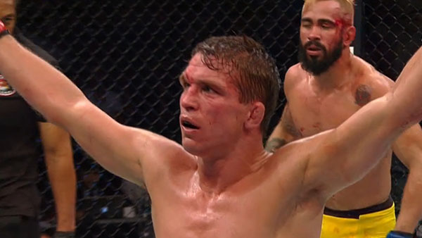 Darren Elkins contre Godofredo Castro