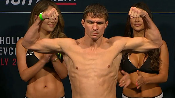 Darren Elkins contre Godofredo Castro