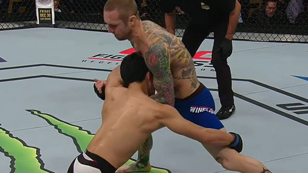 Eddie Wineland contre Takeya Mizugaki