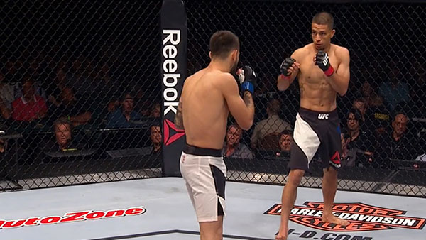 John Moraga contre Matheus Nicolau Pereira