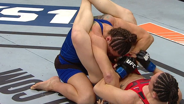 Sara McMann contre Alexis Davis