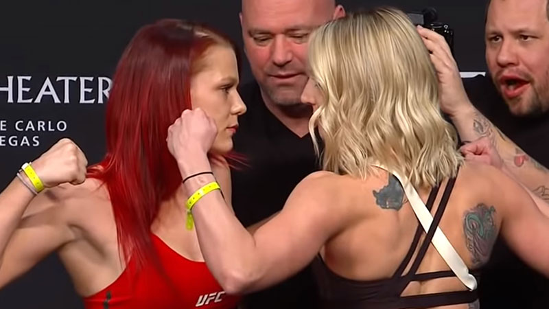 Gillian Robertson contre Emily Whitmire