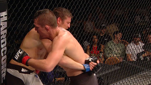 Darren Elkins contre Chas Skelly