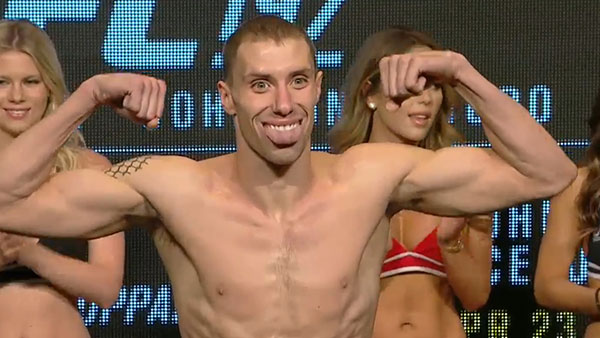 Glaico Franca Moreira contre James Vick