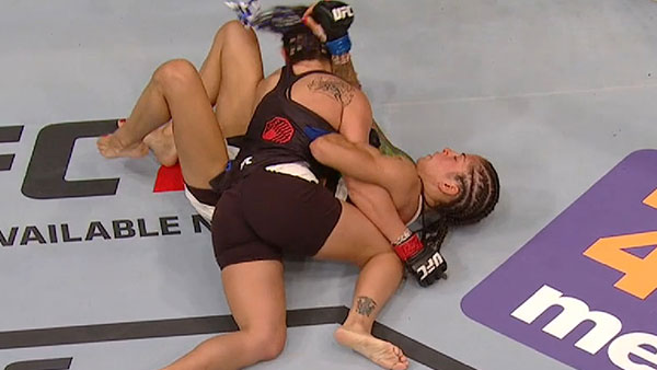 Carla Esparza contre Juliana de Lima Carneiro