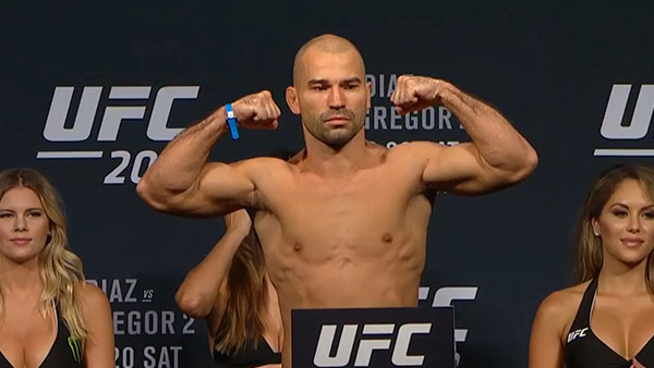 Artem Lobov contre Chris Avila