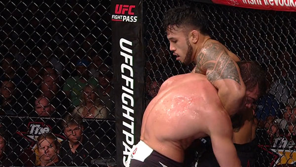 Brad Tavares contre Caio Magalhaes