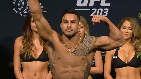 Brad Tavares contre Caio Magalhaes