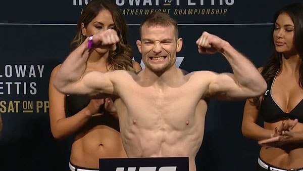 Zach Makovsky contre Dustin Ortiz