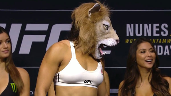 Amanda Nunes contre Ronda Rousey