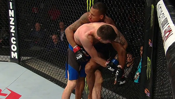 Alex Oliveira contre Tim Means