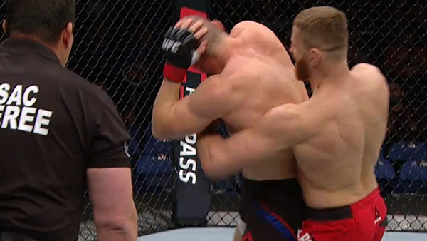 Patrick Cummins contre Jan Blachowicz