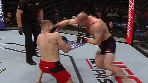 Patrick Cummins contre Jan Blachowicz